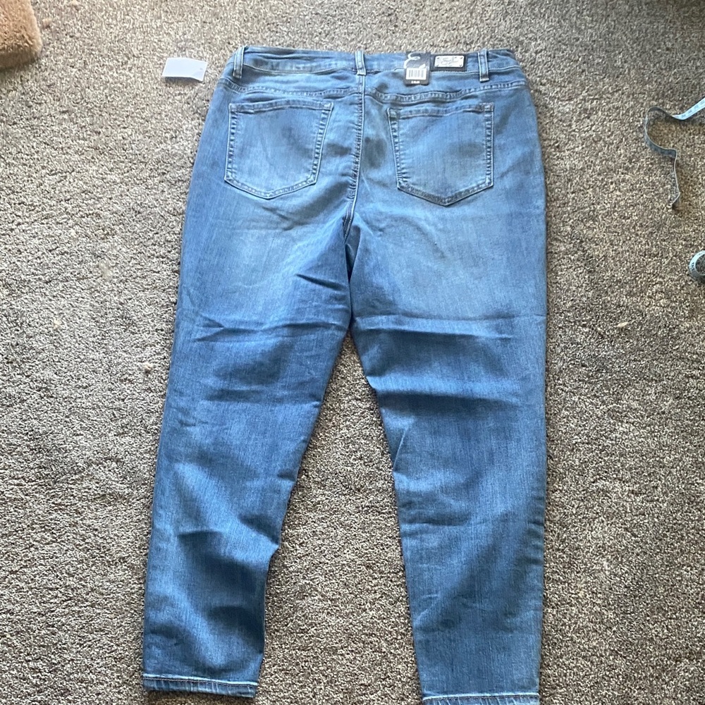 Women's Blue Hummingbird  Embroidered Jeans - Picture 6 of 6